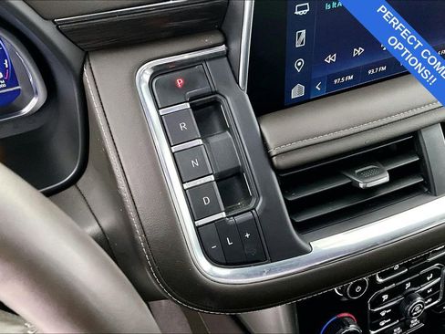 Used 2024 Chevrolet Suburban Z71 w/ Luxury Package image 19