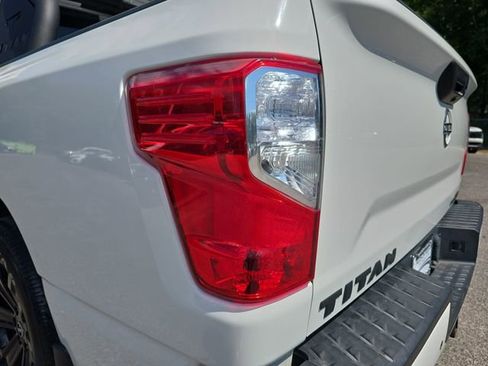 Used 2023 Nissan Titan SV w/ SV Convenience Package RWD image 18