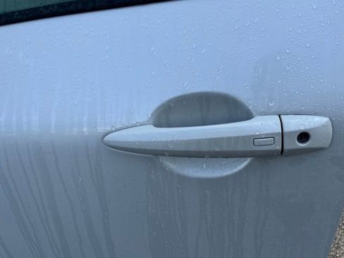 Used 2024 Nissan Rogue SV image 43