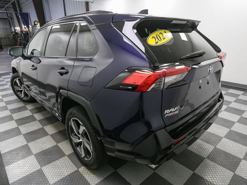 Used 2024 Toyota RAV4 SE w/ Weather & Moonroof Package AWD/4WD image 10