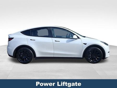 Used 2024 Tesla Model Y Long Range image 9