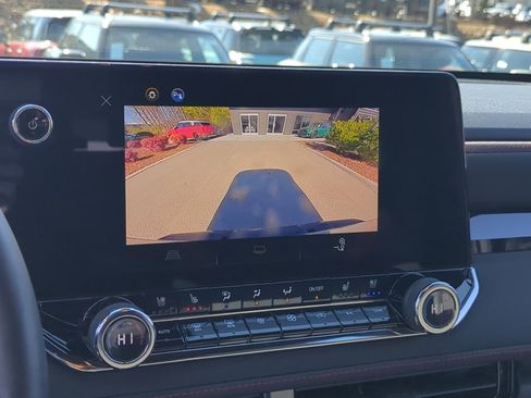 Used 2023 Chevrolet Colorado Z71 w/ Z71 Convenience Package 2 image 19