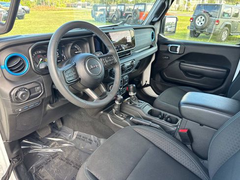 Used 2024 Jeep Wrangler Unlimited Rubicon 4xe image 26