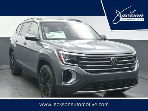 New 2026 Volkswagen Atlas SE FWD image 1