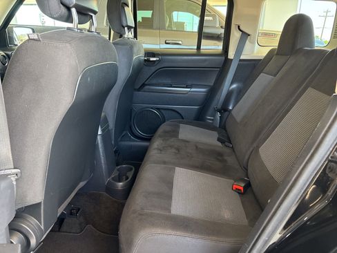 Used 2015 Jeep Patriot Latitude FWD image 13