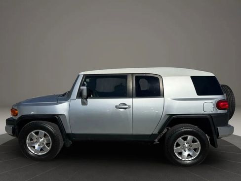 Used 2007 Toyota FJ Cruiser 2WD image 2