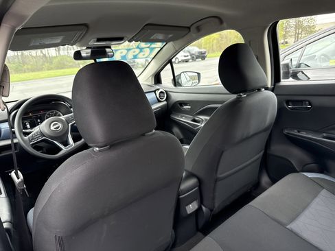 Used 2025 Nissan Versa SV FWD image 10