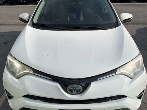 Used 2017 Toyota RAV4 XLE w/ Convenience Package AWD/4WD image 2