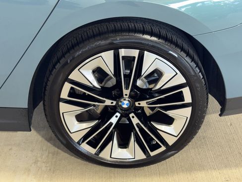 Certified 2025 BMW 530i image 36