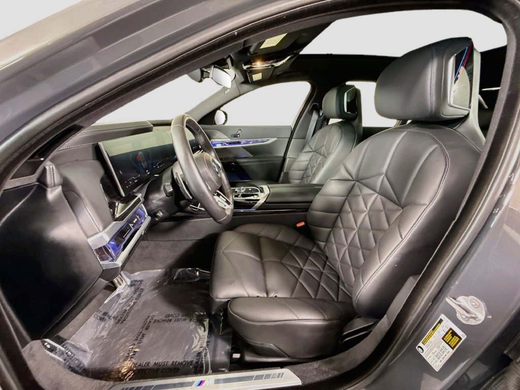 Used 2026 BMW 740i w/ Premium Package RWD image 21