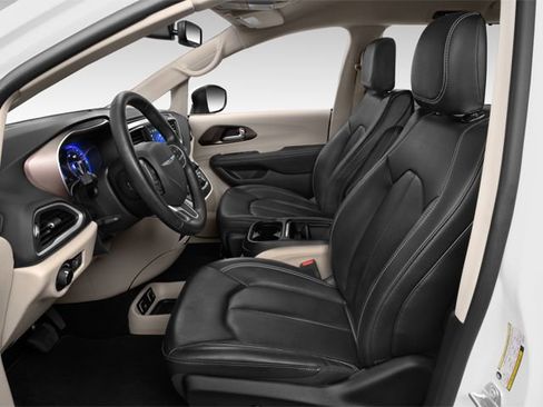 Used 2022 Chrysler Voyager LX image 10