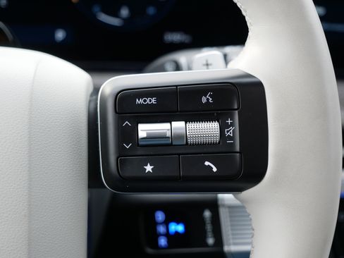 Used 2025 Hyundai Santa Fe Limited image 29