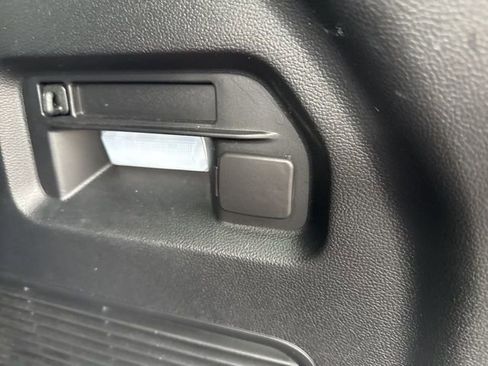 Used 2022 Ford Explorer XLT image 24