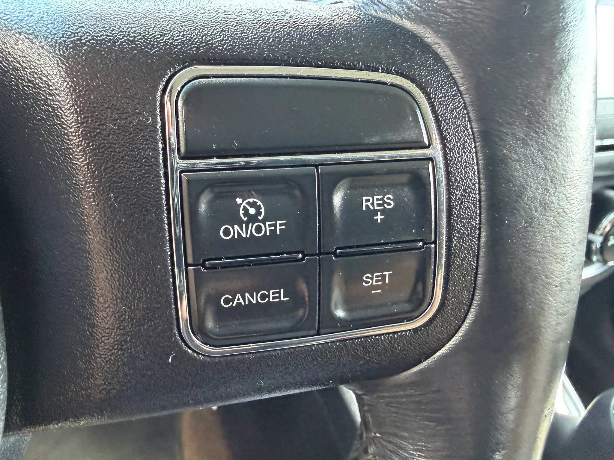 Used 2014 Jeep Compass Latitude FWD image 17