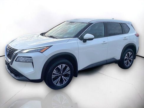 Used 2022 Nissan Rogue SV image 2