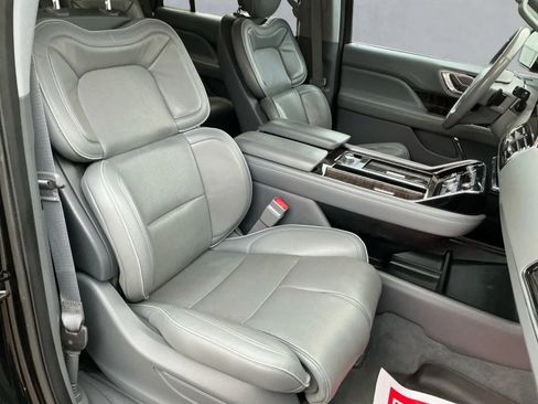 Used 2018 Lincoln Navigator Select w/ Technology Package image 21