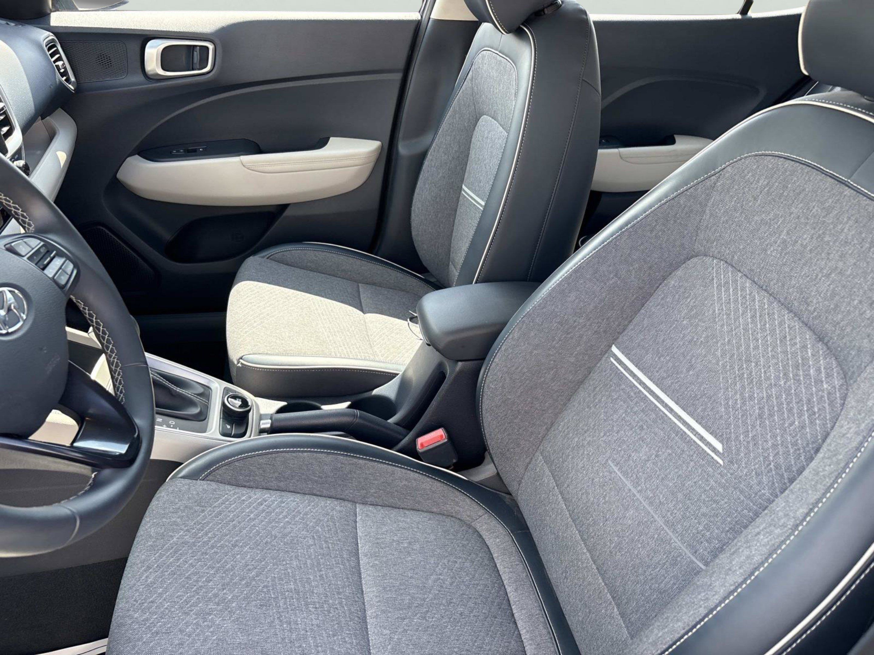 Used 2020 Hyundai Venue FWD image 22