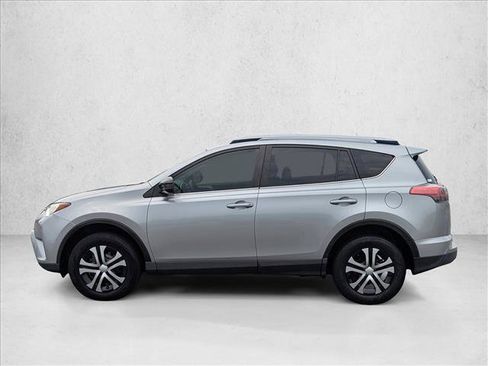 Used 2018 Toyota RAV4 LE FWD image 8