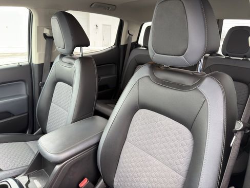 Used 2019 Chevrolet Colorado Z71 image 34