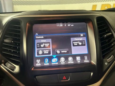Used 2017 Jeep Cherokee Latitude w/ True North Edition AWD/4WD image 24