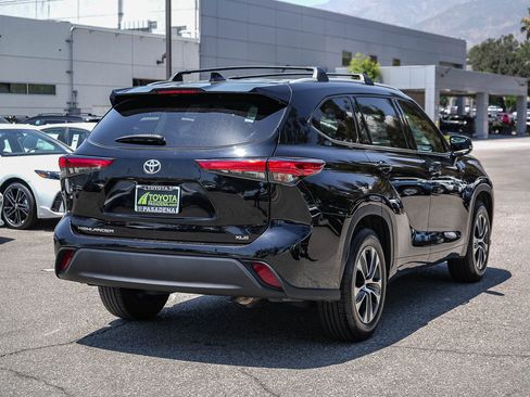 Used 2022 Toyota Highlander XLE FWD image 6