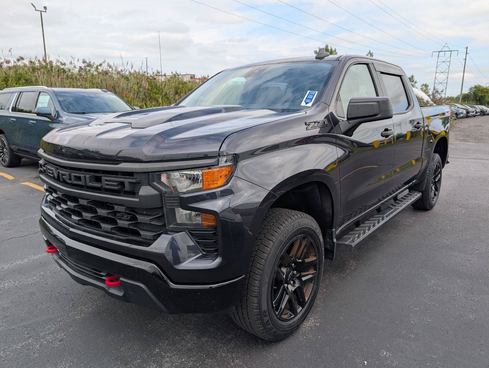 Used 2022 Chevrolet Silverado 1500 Custom Trail Boss w/ LPO, Dark Essentials Package AWD/4WD image 4