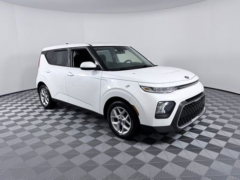 Used 2020 Kia Soul S image 2