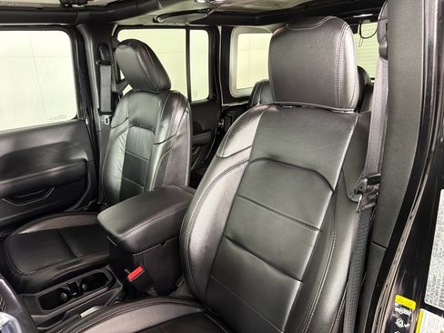Used 2021 Jeep Wrangler Unlimited Sahara AWD/4WD image 14