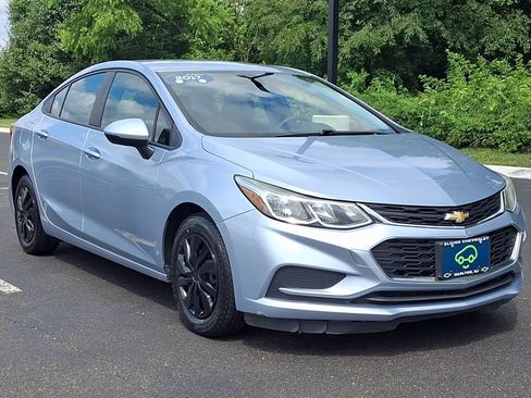 Certified 2017 Chevrolet Cruze LS FWD image 5