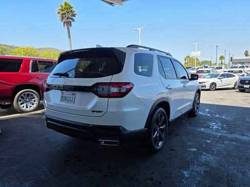 Used 2025 Honda Pilot Sport image 10
