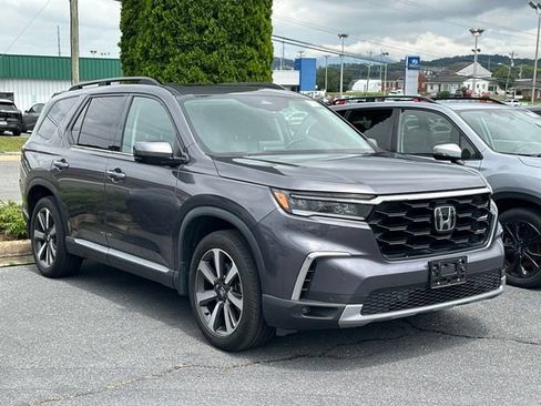 Used 2023 Honda Pilot Touring image 3