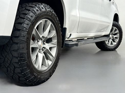 Used 2021 Chevrolet Silverado 1500 High Country image 18