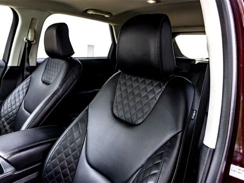 Used 2024 Ford Edge Titanium image 13
