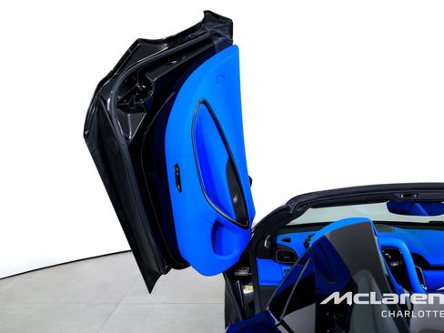 Used 2025 McLaren Artura Spider image 12