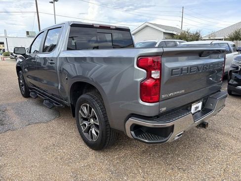 Used 2022 Chevrolet Silverado 1500 LT AWD/4WD image 9