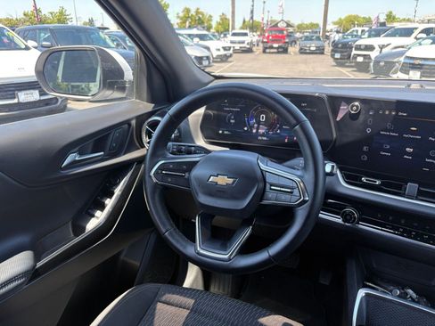Used 2025 Chevrolet Equinox LT FWD image 35