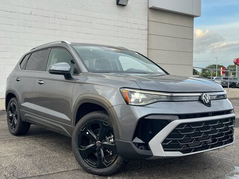 New 2025 Volkswagen Taos SEL image 3