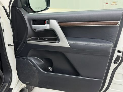 Used 2018 Toyota Land Cruiser AWD/4WD image 19