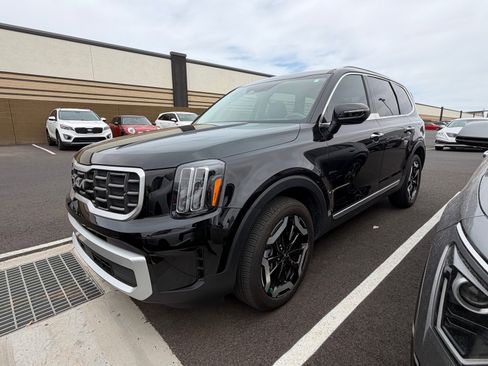 Used 2025 Kia Telluride S image 5
