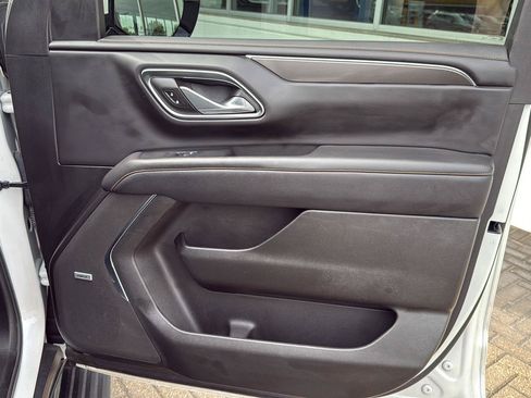 Used 2024 GMC Yukon AT4 w/ Technology Package AWD/4WD image 29