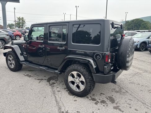 Used 2017 Jeep Wrangler Unlimited Sahara AWD/4WD image 6