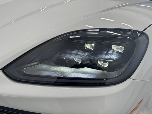 Used 2025 Porsche Cayenne S AWD/4WD image 32