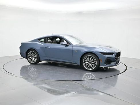 Used 2025 Ford Mustang GT Premium RWD image 3