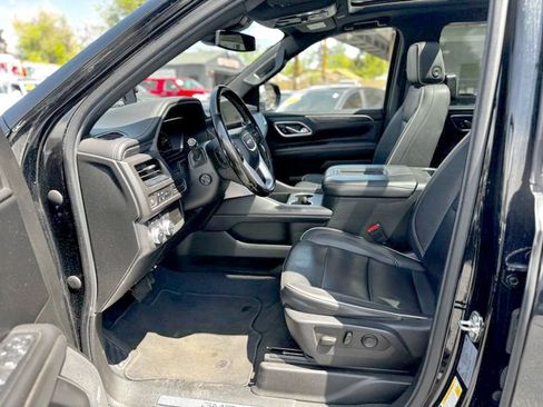 Used 2023 GMC Yukon XL SLT w/ SLT Premium Package AWD/4WD image 10