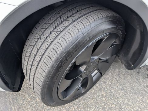 Used 2022 Tesla Model Y Long Range image 20