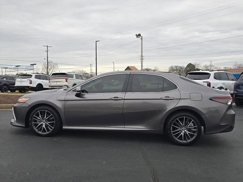 Used 2024 Toyota Camry XLE image 6