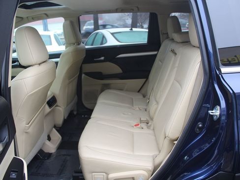 Used 2015 Toyota Highlander XLE image 26