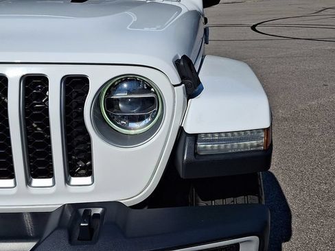 Used 2020 Jeep Gladiator Overland AWD/4WD image 11