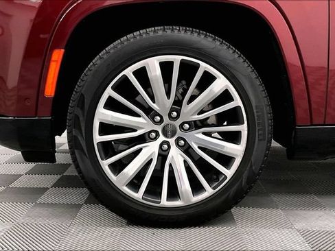 Used 2023 Jeep Grand Wagoneer Series III AWD/4WD image 10