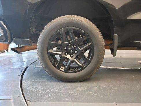 Used 2023 Chevrolet Silverado 1500 Custom image 9